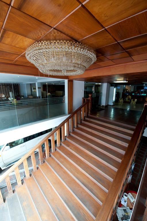 Circuit Hotel & Cafe - Nana Hotel Phnom Penh Zewnętrze zdjęcie