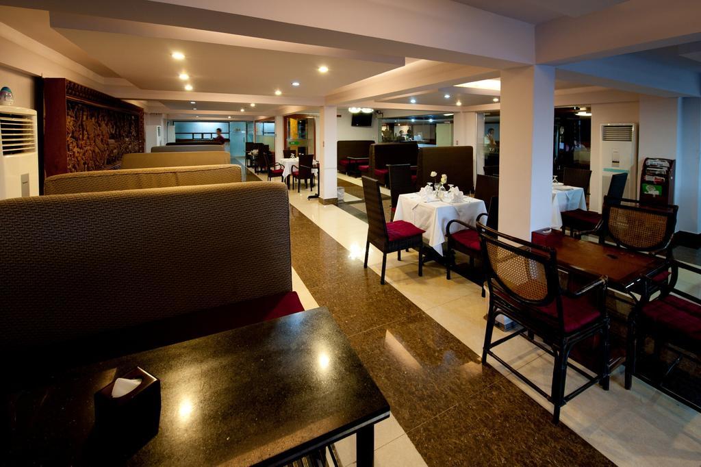 Circuit Hotel & Cafe - Nana Hotel Phnom Penh Zewnętrze zdjęcie