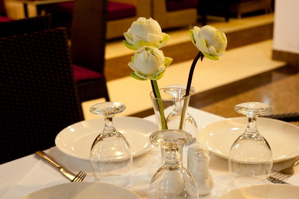 Circuit Hotel & Cafe - Nana Hotel Phnom Penh Zewnętrze zdjęcie