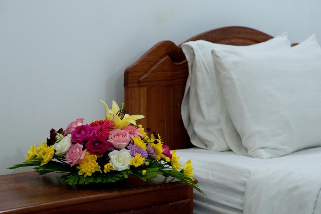 Circuit Hotel & Cafe - Nana Hotel Phnom Penh Zewnętrze zdjęcie