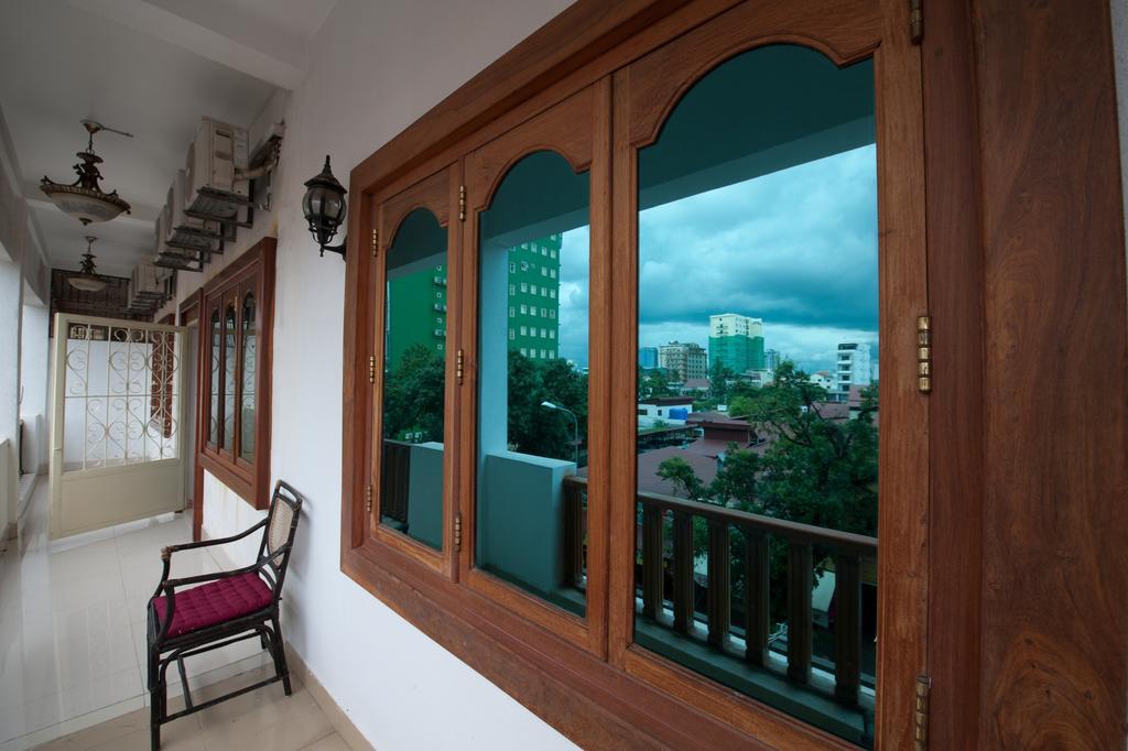 Circuit Hotel & Cafe - Nana Hotel Phnom Penh Zewnętrze zdjęcie